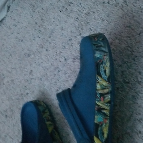 COPY - Crocs - Picture 3 of 6